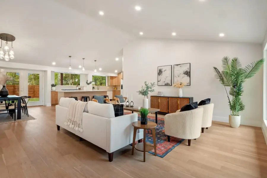 6404 Blarwood Dr, Austin, TX 78745 - Image #2