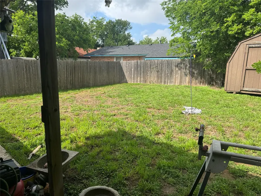 1704 S Walnut St, Georgetown, TX 78626 - #2