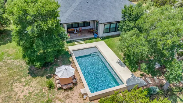 410 Woodland Oaks Trl, Buda, TX 78610
