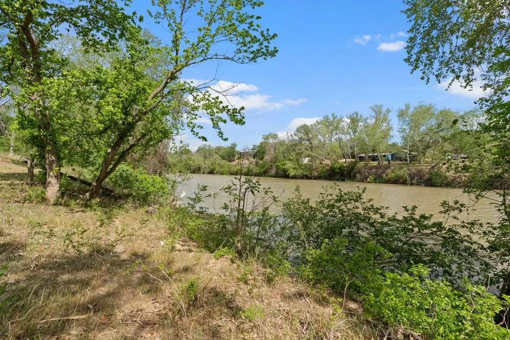 154 Shoreline Dr, Bastrop, TX 78602 - #1