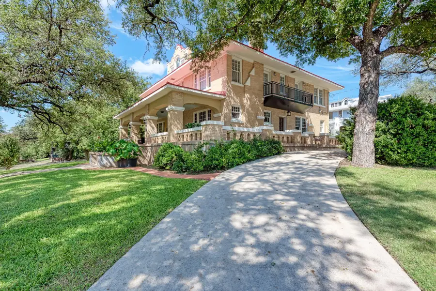 401 W 4th St, Lampasas, TX 76550 - Image #2