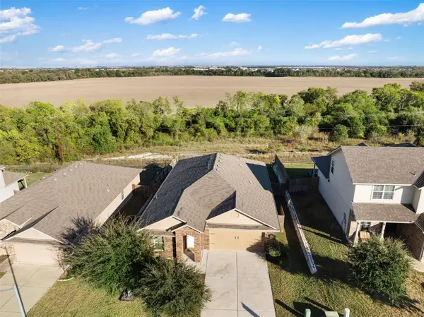 117 Liard River Rd, Hutto, TX 78634