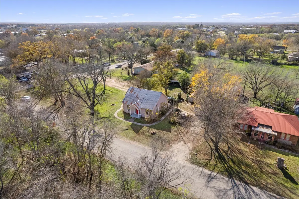 523 Old Highway 20, McDade, TX 78650 - Image #1