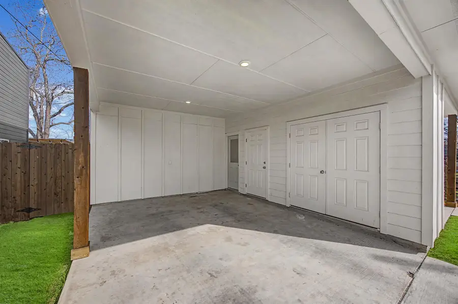 803 4th St, Lockhart, TX 78644 - #2