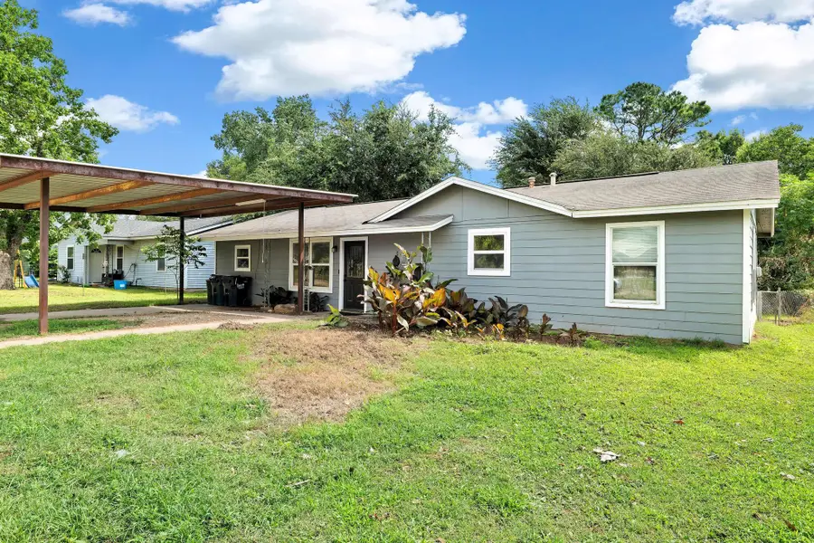 720 Dyer St, Rockdale, TX 76567 - #2