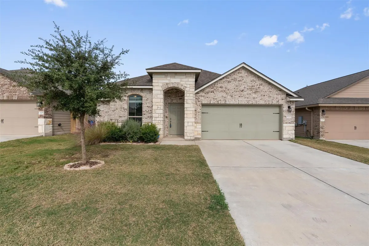 227 Reagor Dr, Taylor, TX 76574 - Image #1