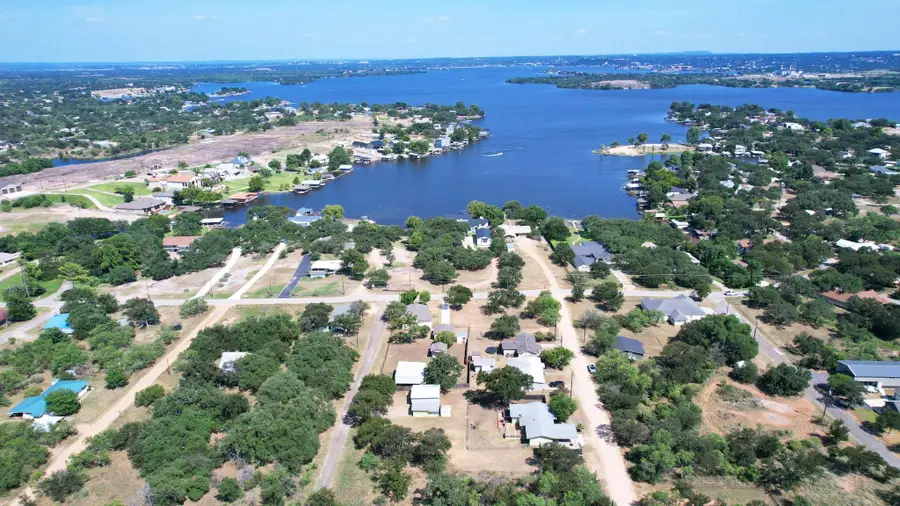 135 E Hickory Dr, Granite Shoals, TX 78654 - #2