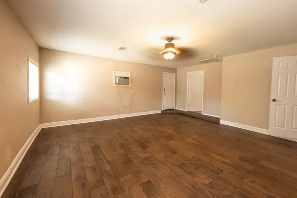 6400 Craigwood Cir, Austin, TX 78725
