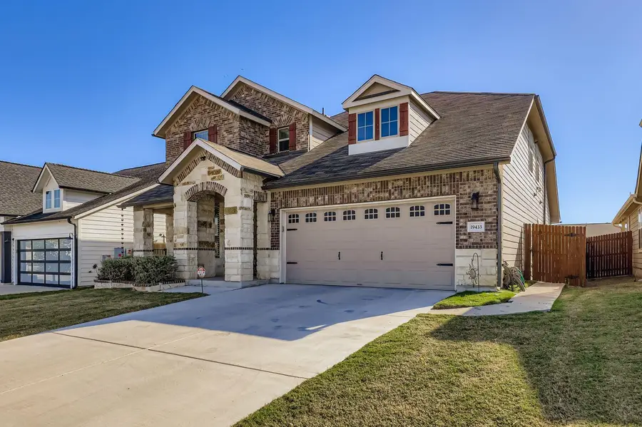 19433 Colgin Dr, Pflugerville, TX 78660 - Image #2