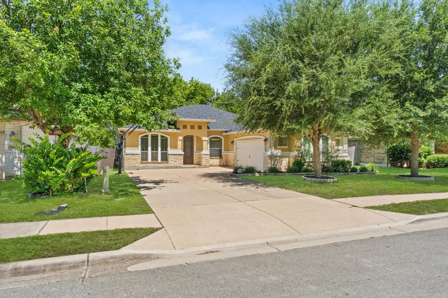 640 Wiltshire Dr, Hutto, TX 78634 - #2