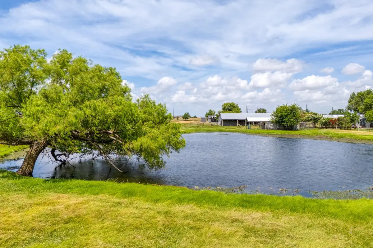 2701 Windy Ridge Rd, Taylor, TX 76574 - #1