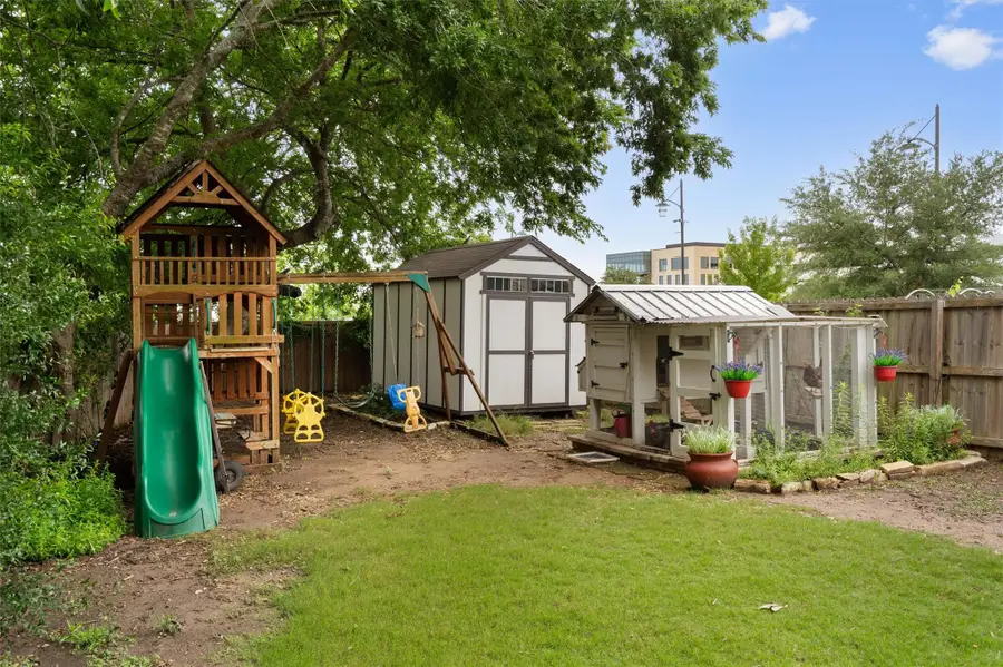 407 W Metcalfe St, Hutto, TX 78634 - #2