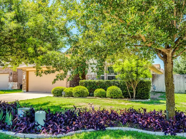 101 Beargrass Dr, Kyle, TX 78640