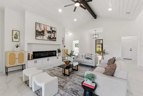 418 Bedford Dr, Spicewood, TX 78669