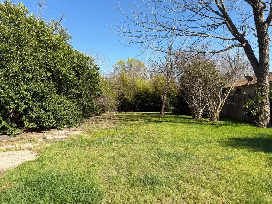 113 Royal St, Taylor, TX 76574 - #2