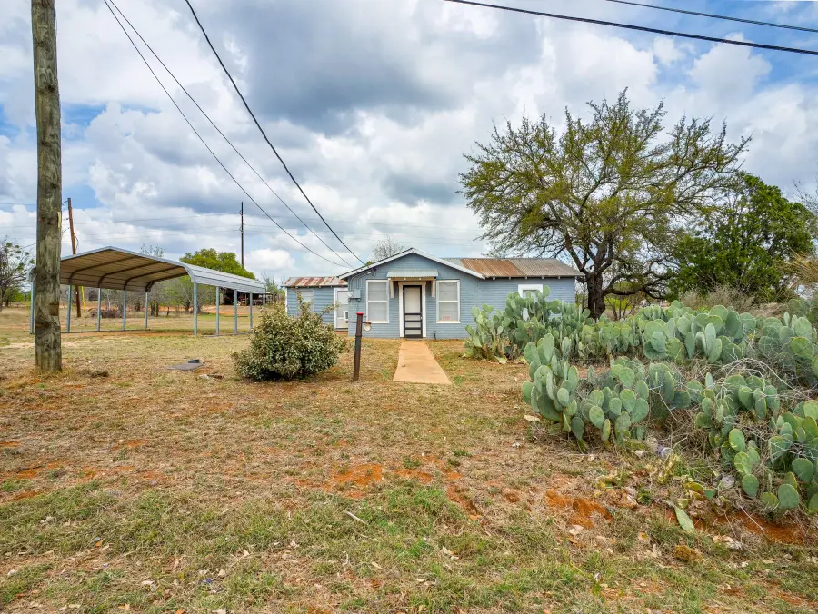 509 E Austin St, Llano, TX 78643 - Image #2