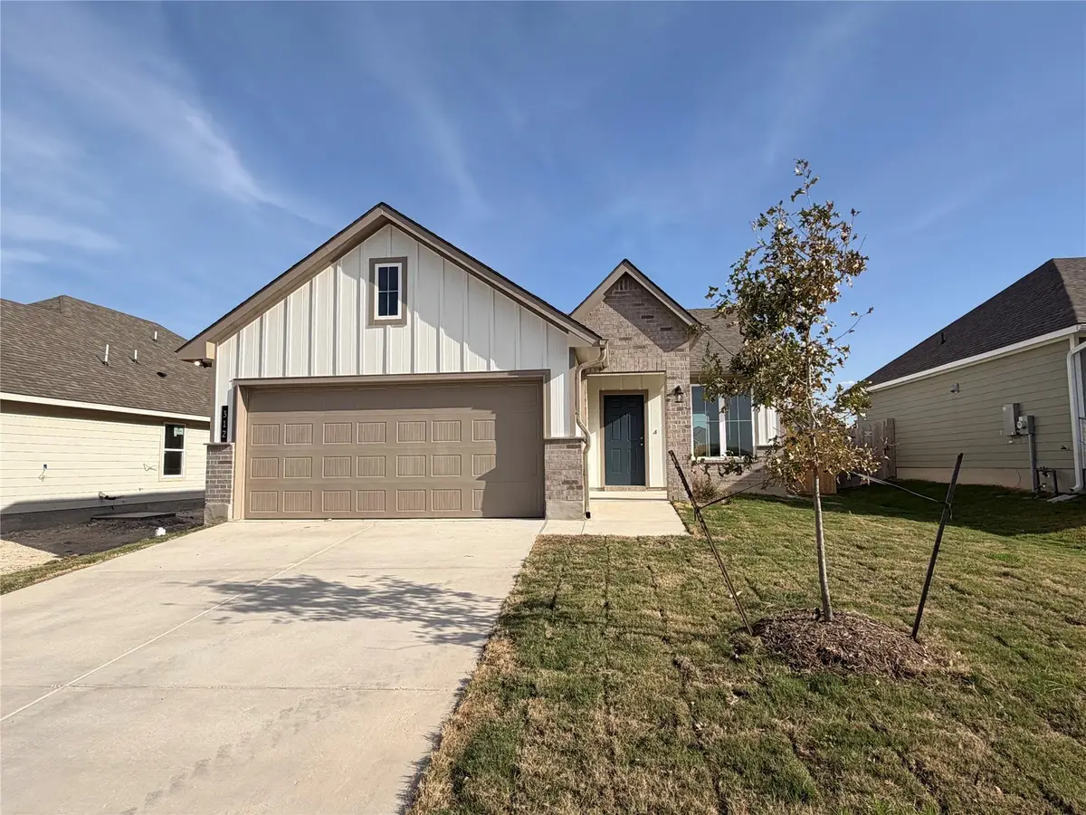 312 Boatright Blvd, Jarrell, TX 76537 - #1