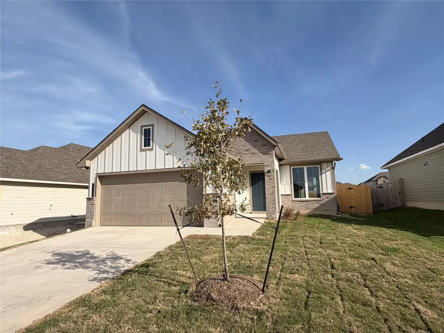 312 Boatright Blvd, Jarrell, TX 76537 - #2