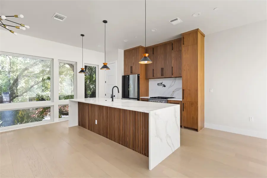 100 W Odell St #2, Austin, TX 78752 - #3