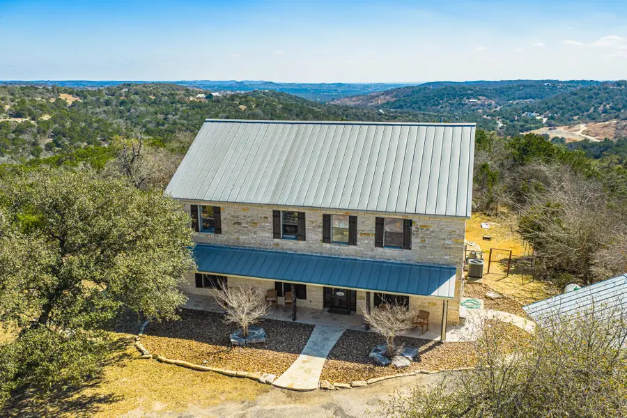 117 Point Rd, Fredericksburg, TX 78624 - #2