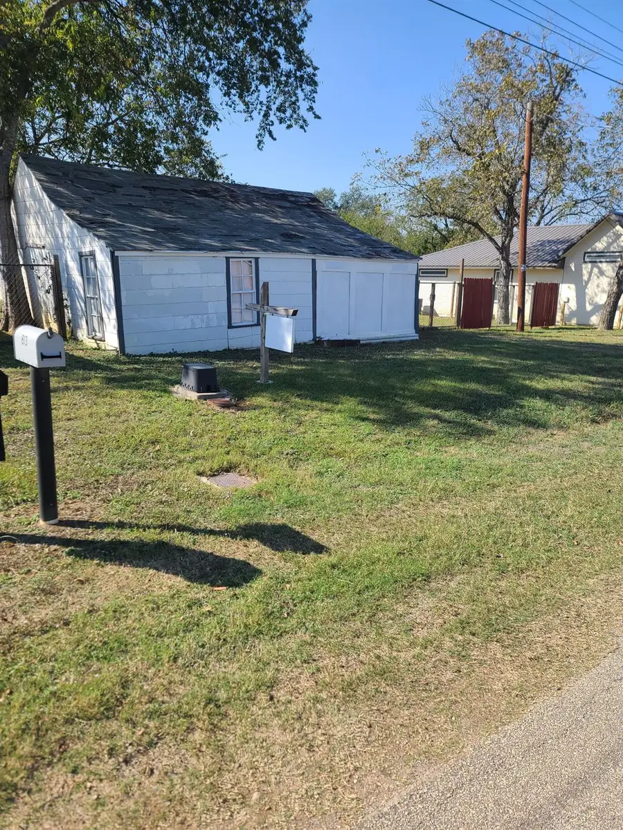 813 Hale St, Lexington, TX 78947 - #3