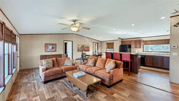 154 Cowboy Rd, Gonzales, TX 78629