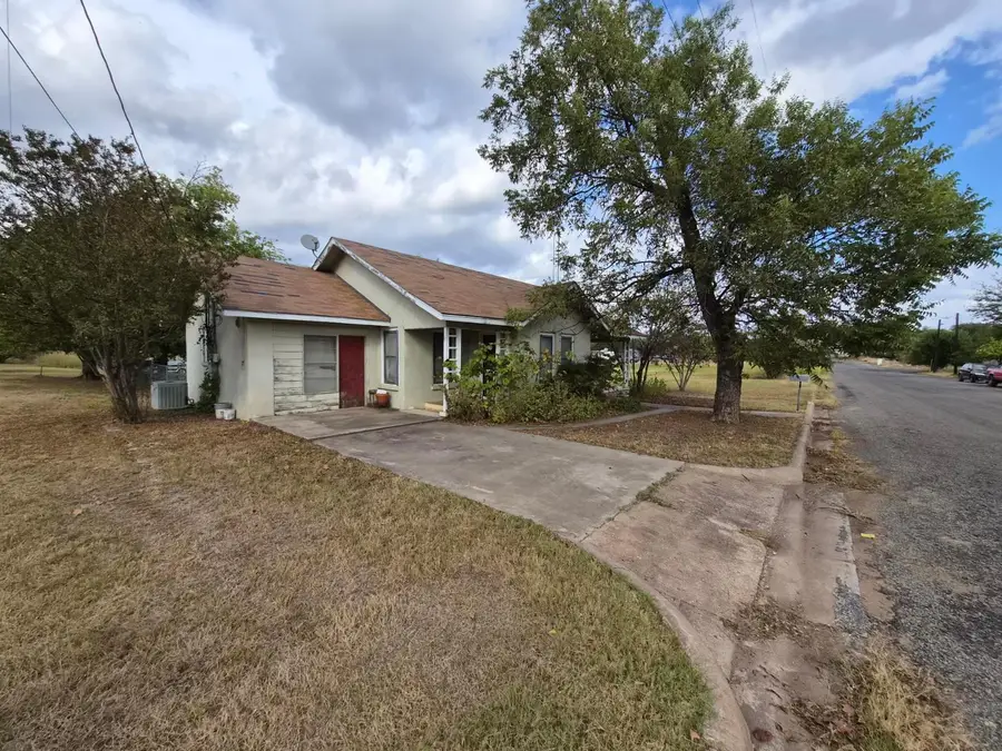 601 E Green St, Llano, TX 78643 - Image #2