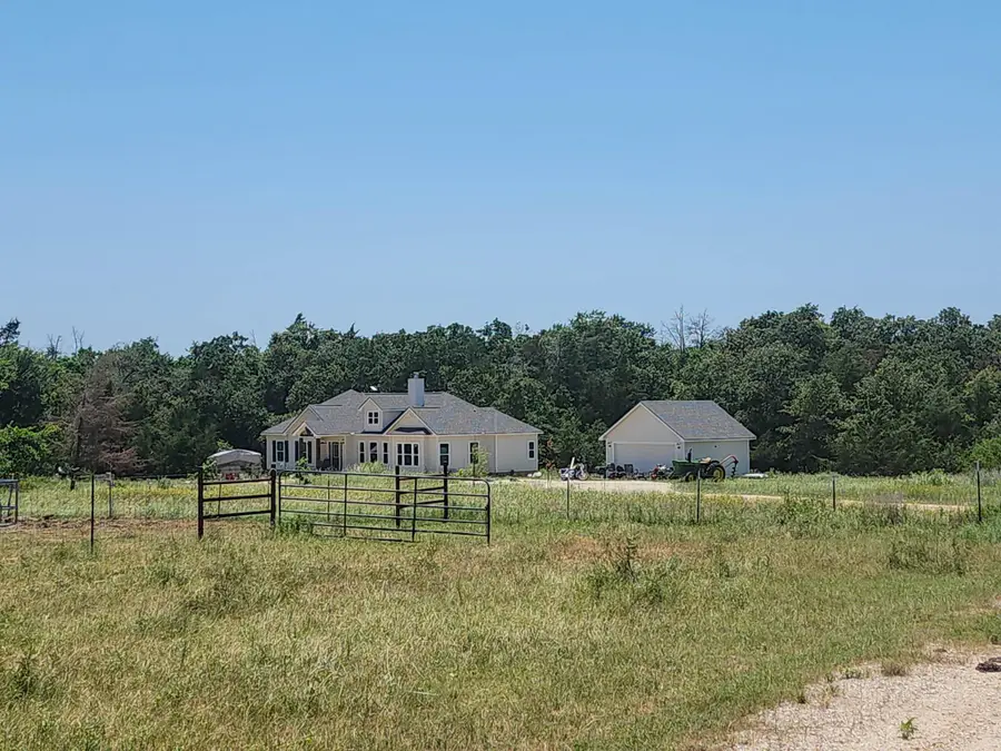 668 Fairview Dr, Rockdale, TX 76567 - #2