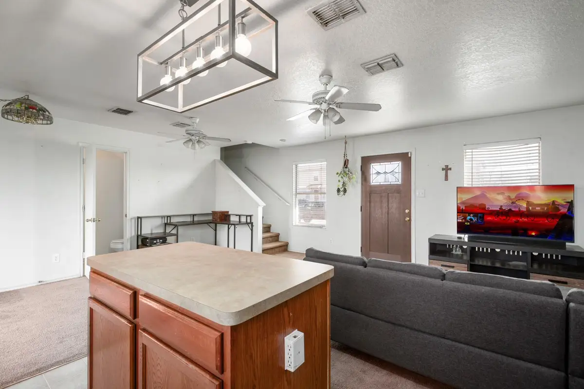 643 Northlake Dr, New Braunfels, TX 78130 - #1