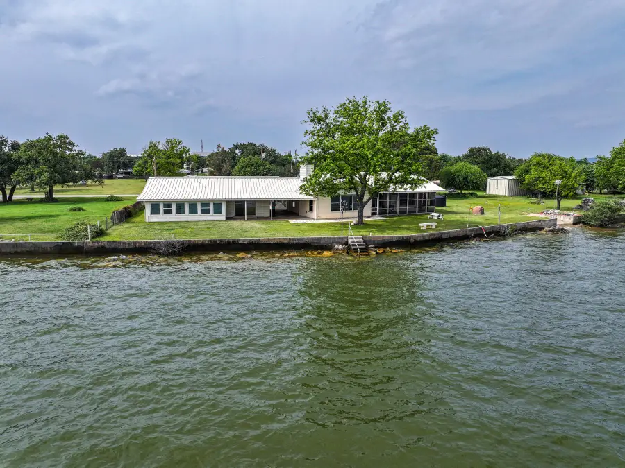 736 W Lakecrest Dr, Bluffton, TX 78607 - #2