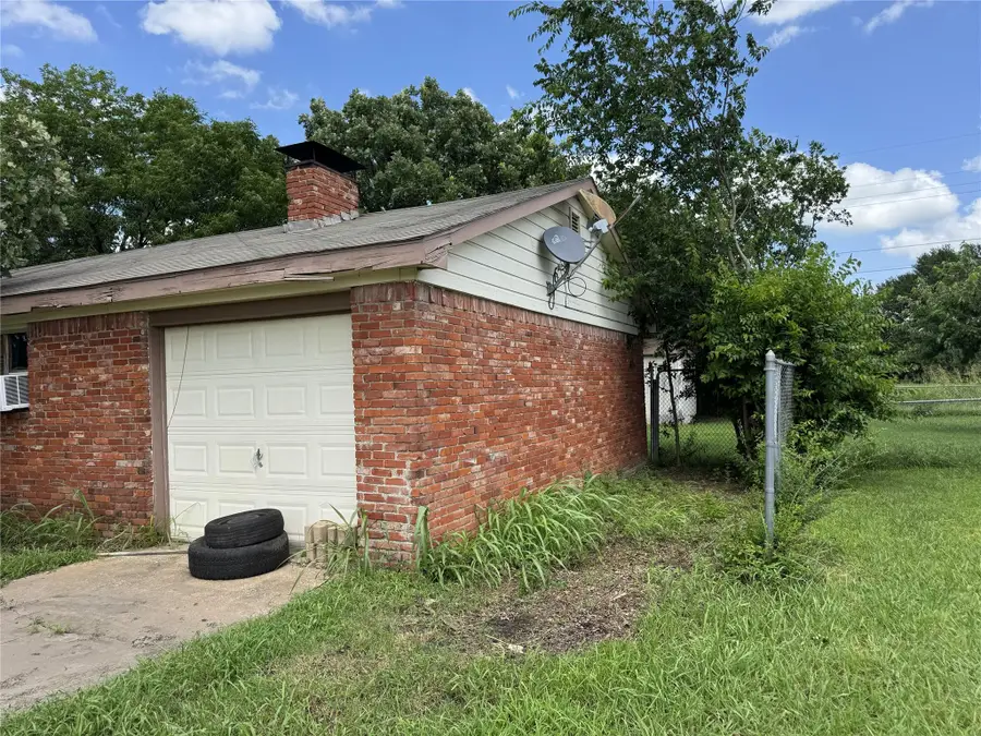 3041 Monroe St, Commerce, TX 75428 - #3