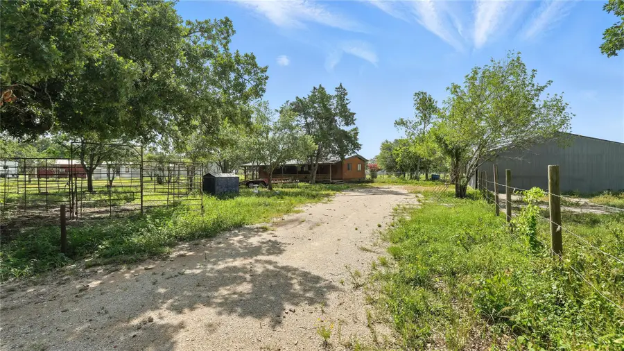 275 & 279 Cross Rd, Kingsbury, TX 78638 - Image #2