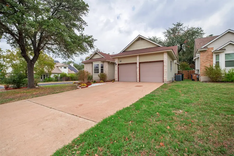 12505 Hunters Chase Dr, Austin, TX 78729 - Image #3