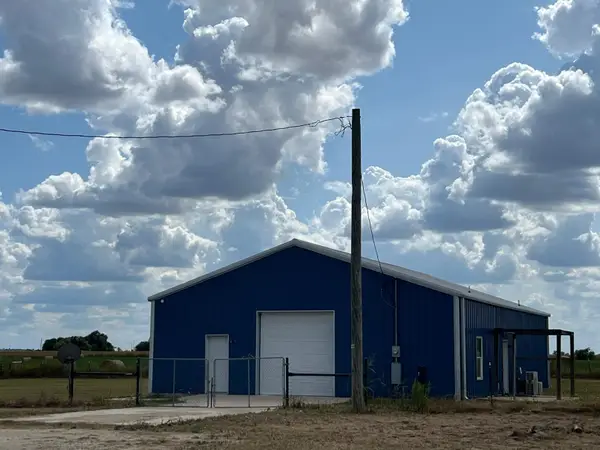 2000 County Road 453, Coupland, TX 78615