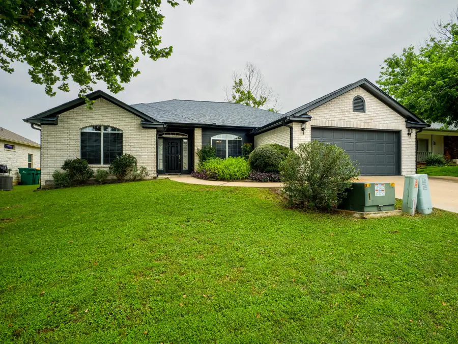 408 Spyglass St, Meadowlakes, TX 78654 - #2