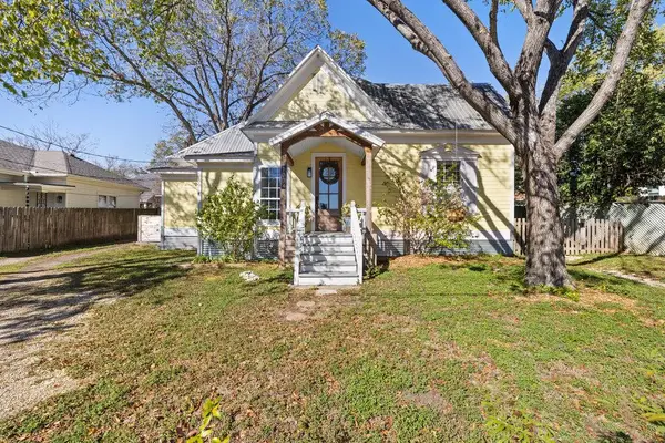 1004 W 5th St, Taylor, TX 76574