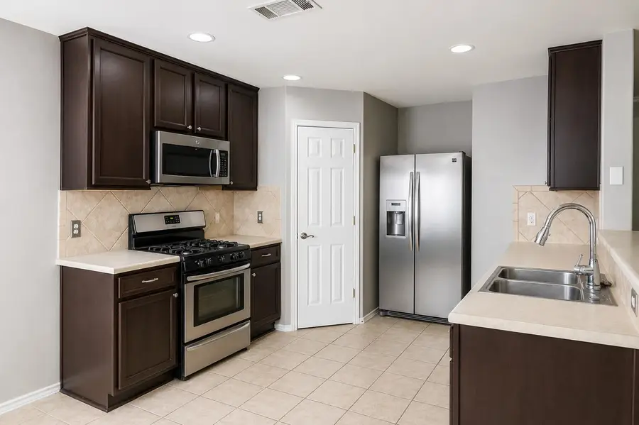 3931 Bonnie Ln, Round Rock, TX 78665 - #2