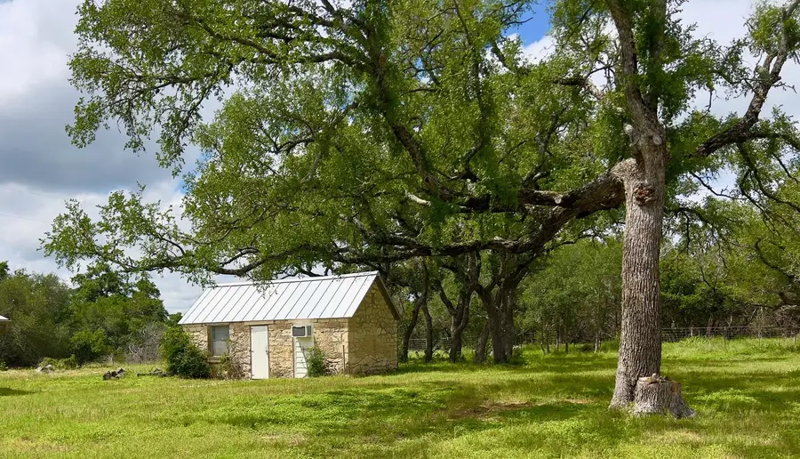 1366 Narrows Rd, Blanco, TX 78606 - #2