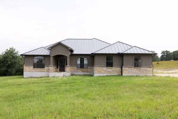 111 Powder Rdg, Luling, TX 78648