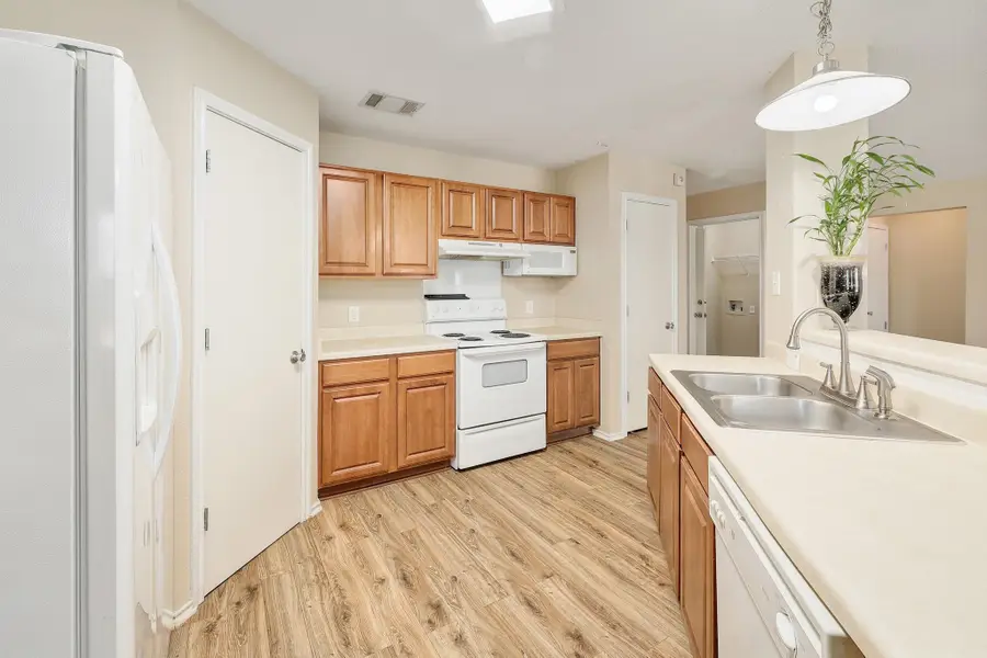 229 Phillips St, Hutto, TX 78634 - #3