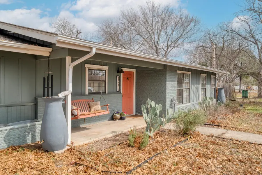 1233 Orange St, Lockhart, TX 78644 - #3