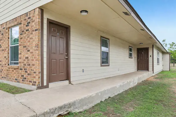 200 Monterrey St #A & B, Elgin, TX 78621