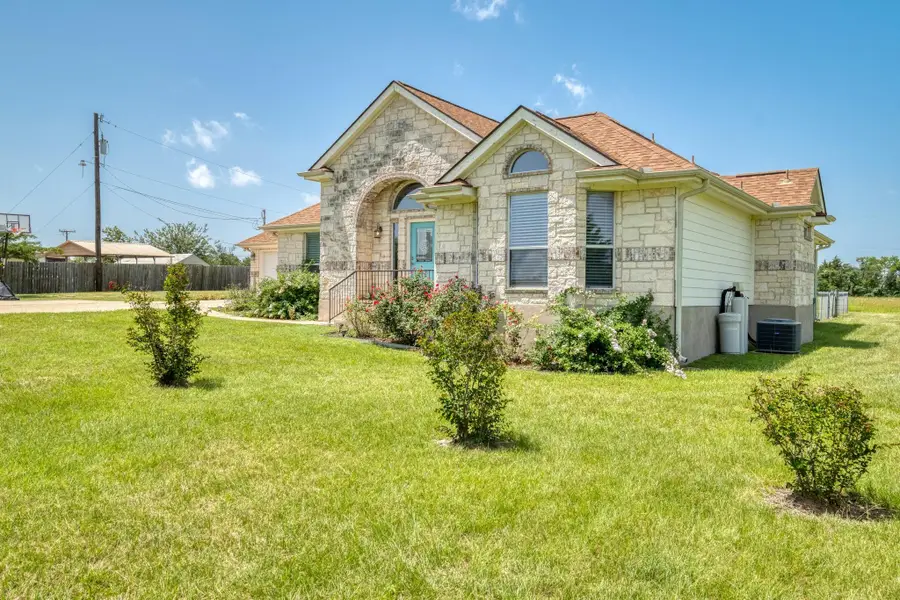 341 Brown Rd, McDade, TX 78650 - #2