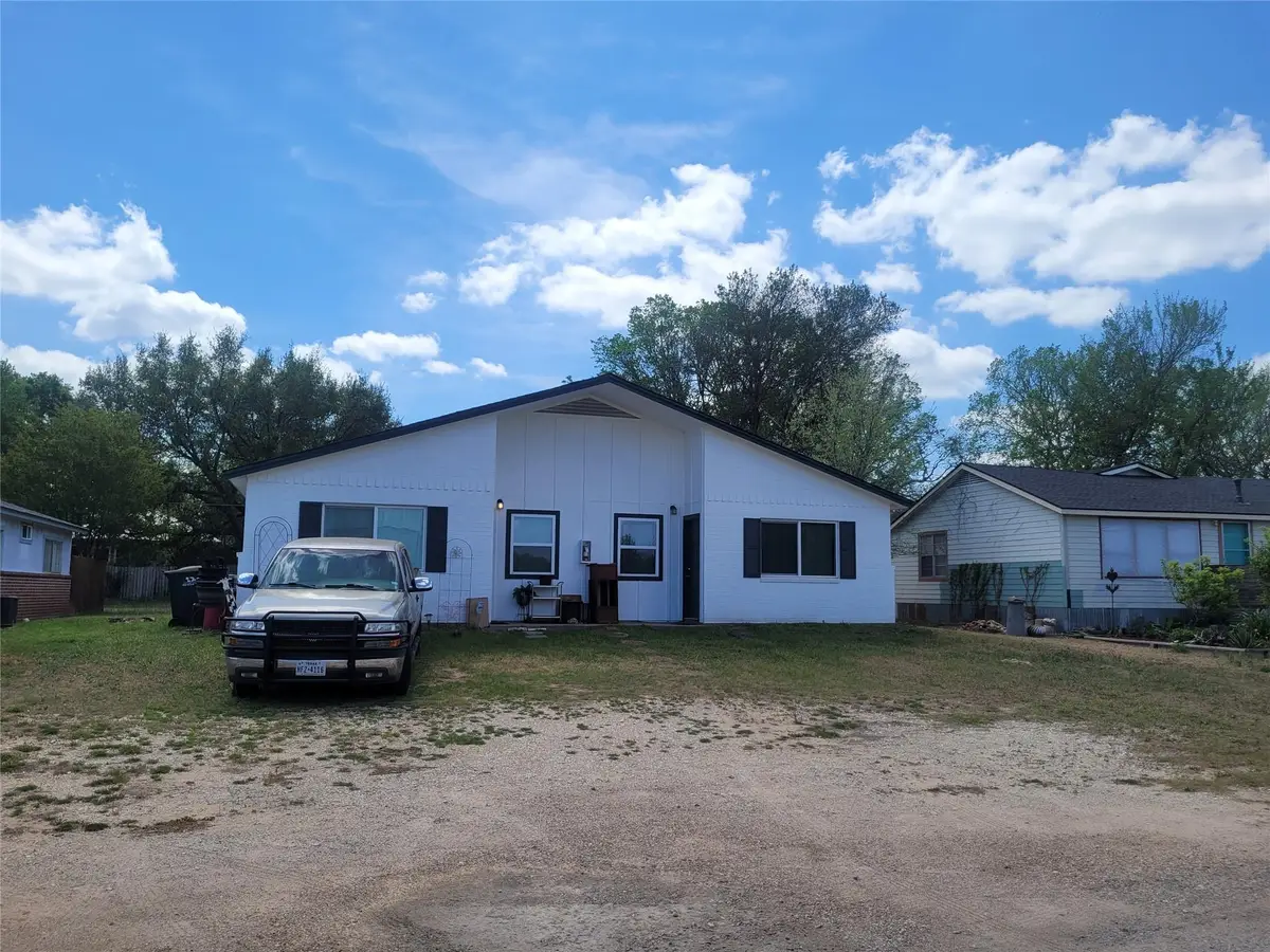 205 2nd Ave #1 & 2, Smithville, TX 78957 - #1