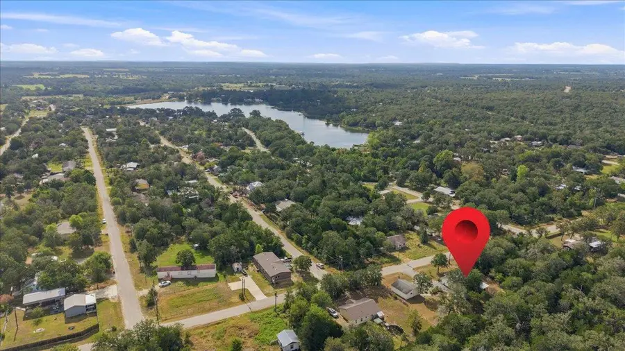 134 Tejas St, Smithville, TX 78957 - #2