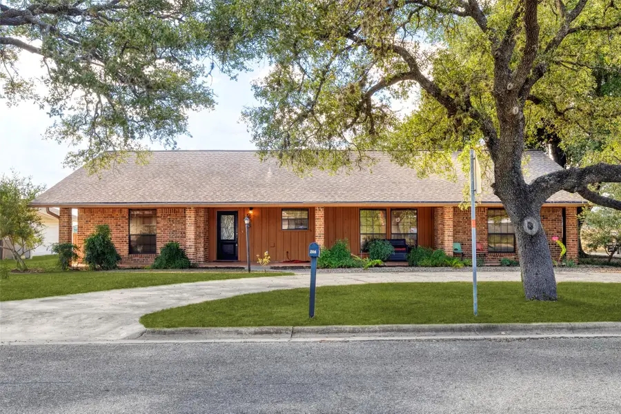 208 S Mulberry Ave, Luling, TX 78648 - Image #2