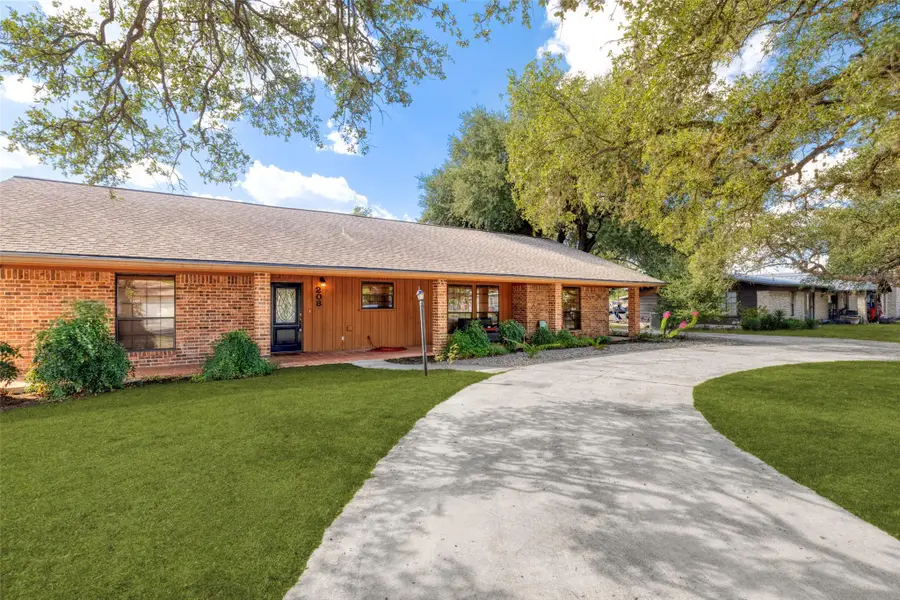 208 S Mulberry Ave, Luling, TX 78648 - Image #3