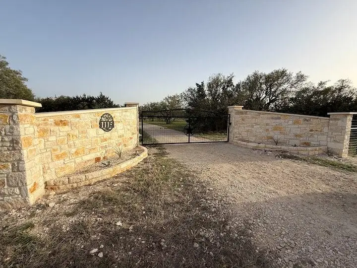 1115 County Road 220, Florence, TX 76527 - Image #3