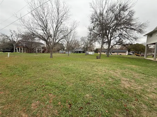 110 Lake Forrest Dr, Seguin, TX 78155