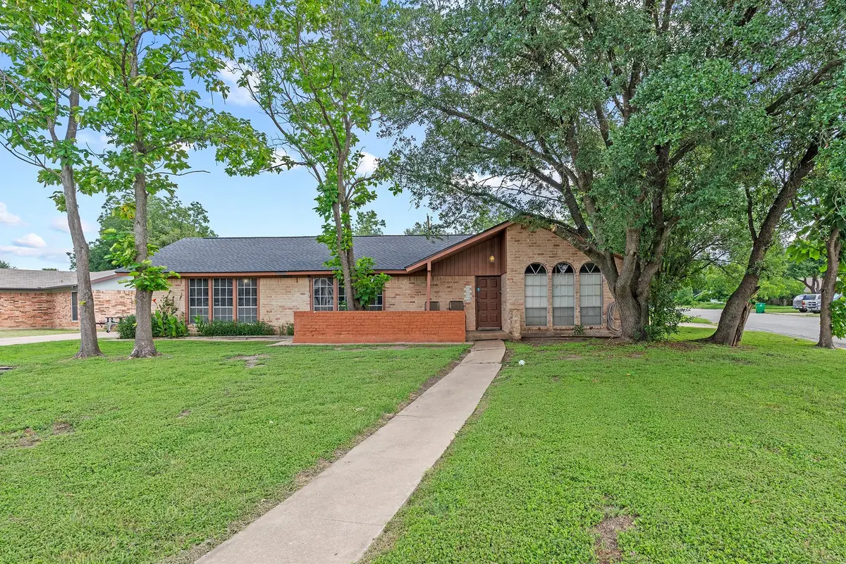 2400 Grace St, Taylor, TX 76574 - #1